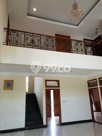 Jual Rumah Luas Megah Dengan View Eksklusif di Setra Duta, Bandung Jual Rumah Luas Megah Dengan View Eksklusif di Setra Duta, Bandung