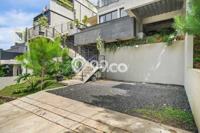 Rumah di Dago, Bandung, Luas 310m2m² LB 139m2m² - JUAL CEPAT! Rumah di Dago, Bandung, Luas 310m2m² LB 139m2m² - JUAL CEPAT!