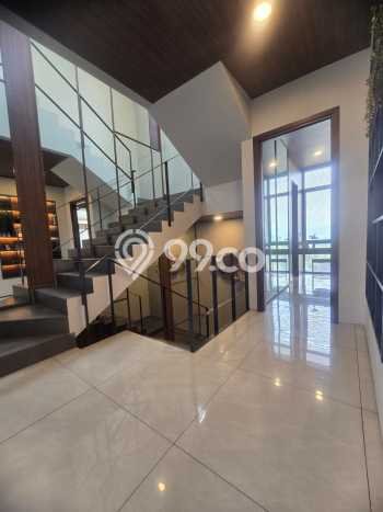Rumah Elit Modern Tanpa Renovasi di Kota Baru Parahyangan Bandung Rumah Elit Modern Tanpa Renovasi di Kota Baru Parahyangan Bandung