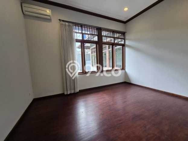Rumah Elit Modern Tanpa Renovasi di Setra Duta Bandung Rumah Elit Modern Tanpa Renovasi di Setra Duta Bandung