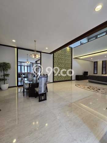 Rumah Elit Modern Tanpa Renovasi di Setra Duta Bandung Rumah Elit Modern Tanpa Renovasi di Setra Duta Bandung