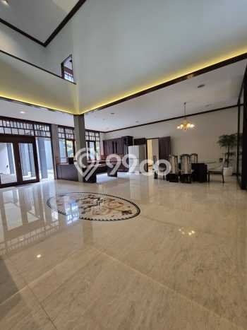Rumah Elit Modern Tanpa Renovasi di Setra Duta Bandung Rumah Elit Modern Tanpa Renovasi di Setra Duta Bandung