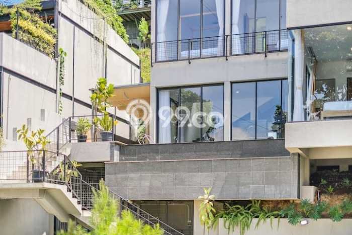 Rumah di Dago, Bandung, Luas 310m2m² LB 139m2m² - JUAL CEPAT! Rumah di Dago, Bandung, Luas 310m2m² LB 139m2m² - JUAL CEPAT!