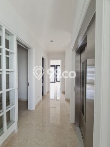 Rumah Mewah LB 277m2 Siap Pakai Desain Elegan di Alam Sutera, Tangerang Rumah Mewah LB 277m2 Siap Pakai Desain Elegan di Alam Sutera, Tangerang