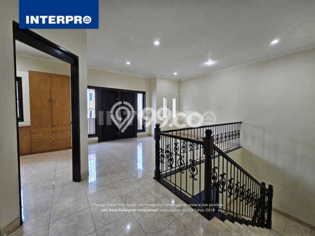 Disewakan! Rumah 3 Kamar Tidur &
3 Kamar Mandi di Permata Buana, Jakarta Barat Disewakan! Rumah 3 Kamar Tidur &
3 Kamar Mandi di Permata Buana, Jakarta Barat