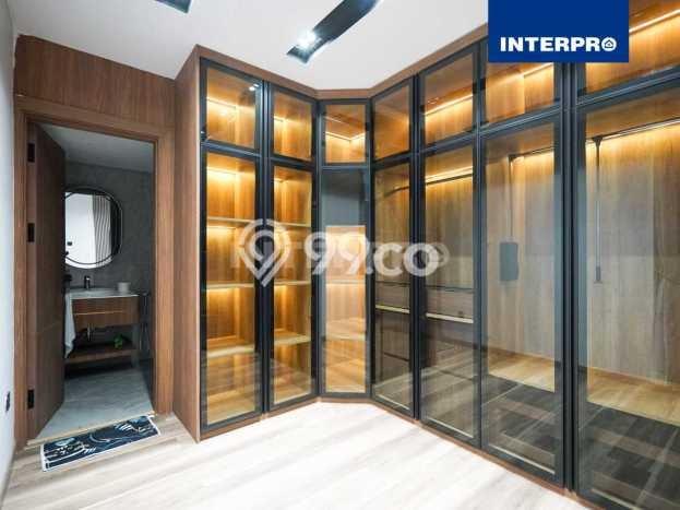Ready to Use! Luxury House LT 240m2 Desain Modern di Puri Indah Ready to Use! Luxury House LT 240m2 Desain Modern di Puri Indah