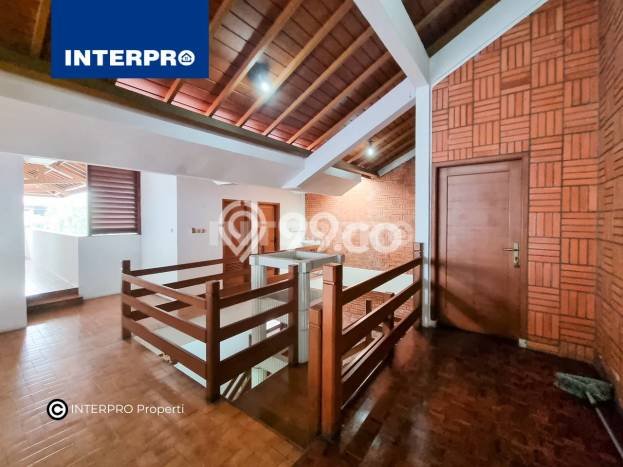Rumah Luxury Modern Siap Huni di Intercon Jakarta Barat Rumah Luxury Modern Siap Huni di Intercon Jakarta Barat