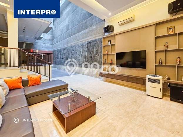 Rumah Mewah LB 750m2 Siap Pakai Desain Elegan di Puri Indah, Jakarta Barat Rumah Mewah LB 750m2 Siap Pakai Desain Elegan di Puri Indah, Jakarta Barat
