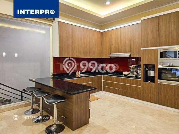 Rumah Mewah LB 750m2 Siap Pakai Desain Elegan di Puri Indah, Jakarta Barat Rumah Mewah LB 750m2 Siap Pakai Desain Elegan di Puri Indah, Jakarta Barat