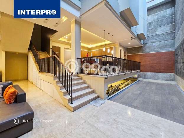 Rumah Mewah LB 750m2 Siap Pakai Desain Elegan di Puri Indah, Jakarta Barat Rumah Mewah LB 750m2 Siap Pakai Desain Elegan di Puri Indah, Jakarta Barat
