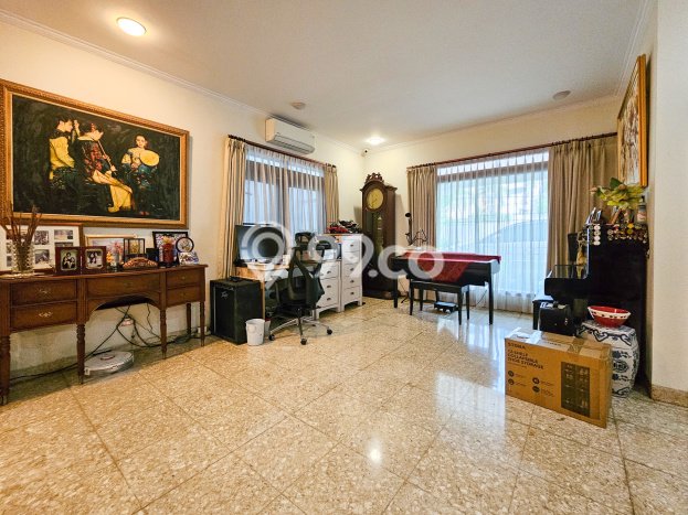 Rumah Mewah LB 400m2 Siap Pakai Desain Elegan di Tomang, Jakarta Barat Rumah Mewah LB 400m2 Siap Pakai Desain Elegan di Tomang, Jakarta Barat