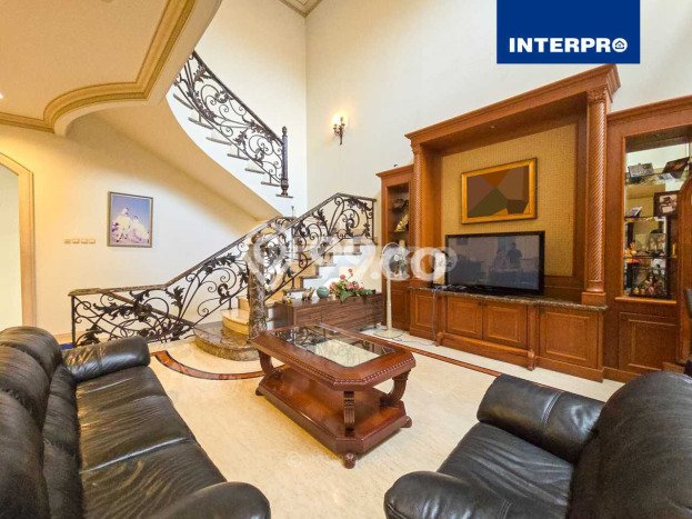 Rumah Elit LB 600m2 Siap Huni Desain Elegan di Puri Indah, Jakarta Barat Rumah Elit LB 600m2 Siap Huni Desain Elegan di Puri Indah, Jakarta Barat