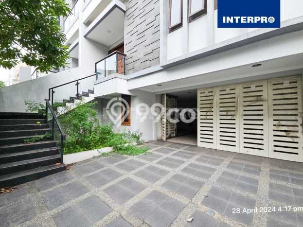 Jual Rumah Mewah Megah Dengan View Eksklusif di Permata Buana, Jakarta Barat Jual Rumah Mewah Megah Dengan View Eksklusif di Permata Buana, Jakarta Barat