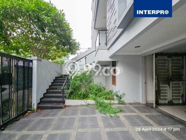 Jual Rumah Mewah Megah Dengan View Eksklusif di Permata Buana, Jakarta Barat Jual Rumah Mewah Megah Dengan View Eksklusif di Permata Buana, Jakarta Barat