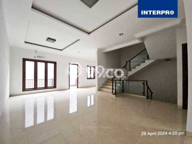 Jual Rumah Mewah Megah Dengan View Eksklusif di Permata Buana, Jakarta Barat Jual Rumah Mewah Megah Dengan View Eksklusif di Permata Buana, Jakarta Barat