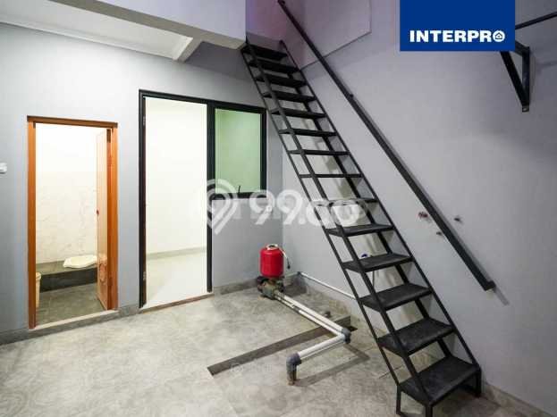Rumah Elit LB 200m2 Siap Huni Desain Elegan di Puri Indah, Jakarta Barat Rumah Elit LB 200m2 Siap Huni Desain Elegan di Puri Indah, Jakarta Barat