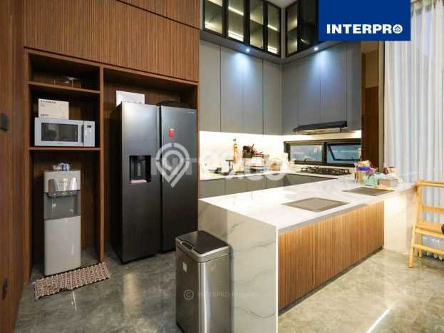 Ready to Use! Luxury House LT 240m2 Desain Modern di Puri Indah Ready to Use! Luxury House LT 240m2 Desain Modern di Puri Indah