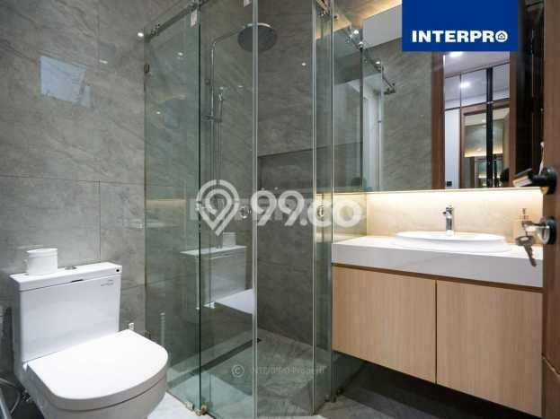 Ready to Use! Luxury House LT 240m2 Desain Modern di Puri Indah Ready to Use! Luxury House LT 240m2 Desain Modern di Puri Indah