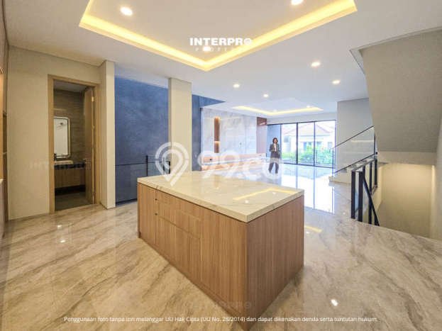 Ready to Use! Luxury House LT 136m2 Desain Modern di Permata Buana Ready to Use! Luxury House LT 136m2 Desain Modern di Permata Buana
