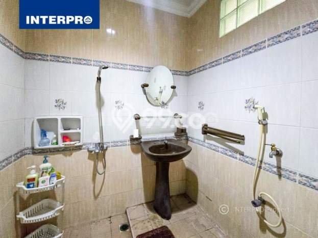 Ruko Dijual di Prime Area Jakarta Barat Luas 320m2 Ruko Dijual di Prime Area Jakarta Barat Luas 320m2