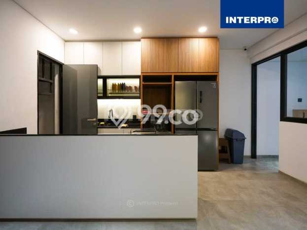 Ready to Use! Luxury House LT 240m2 Desain Modern di Puri Indah Ready to Use! Luxury House LT 240m2 Desain Modern di Puri Indah