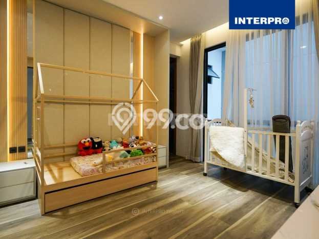 Ready to Use! Luxury House LT 240m2 Desain Modern di Puri Indah Ready to Use! Luxury House LT 240m2 Desain Modern di Puri Indah
