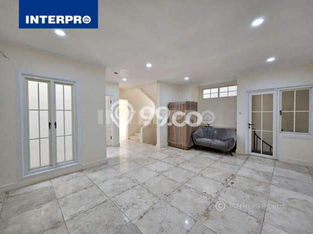 For Sale! Luxury House LT 120m2 Desain Elegan di Srengseng For Sale! Luxury House LT 120m2 Desain Elegan di Srengseng