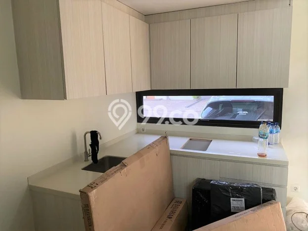 Rumah Luas Asri 3 KT Siap Pakai di Bintaro Tangerang Selatan Rumah Luas Asri 3 KT Siap Pakai di Bintaro Tangerang Selatan