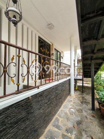Rumah Mewah LB 312m2 Siap Huni Desain Elegan di Bintaro, Tangerang Selatan Rumah Mewah LB 312m2 Siap Huni Desain Elegan di Bintaro, Tangerang Selatan