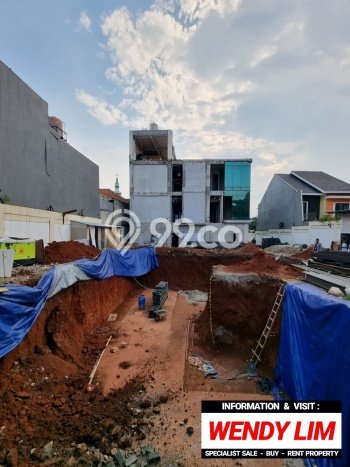 Unit Ruko Dijual di Jakarta Selatan LT 1890m2 & LB 1500m2 Unit Ruko Dijual di Jakarta Selatan LT 1890m2 & LB 1500m2