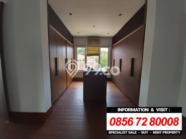 Ready to Use! Luxury House LT 624m2 Desain Modern di Kuningan Ready to Use! Luxury House LT 624m2 Desain Modern di Kuningan