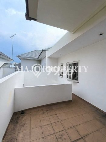 Rumah Luxury Modern Siap Huni di Kota Wisata Jakarta Timur Rumah Luxury Modern Siap Huni di Kota Wisata Jakarta Timur