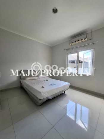 Dijual Rumah Mewah Elegan Dengan View Eksklusif di Kota Wisata, Jakarta Timur Dijual Rumah Mewah Elegan Dengan View Eksklusif di Kota Wisata, Jakarta Timur