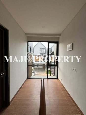 Dijual Rumah Mewah Megah Dengan View Cantik di Kota Wisata, Jakarta Timur Dijual Rumah Mewah Megah Dengan View Cantik di Kota Wisata, Jakarta Timur