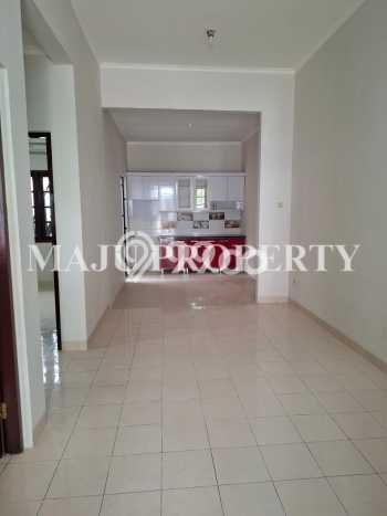 Dijual Hunian Rumah Terawat 2 KT di Kota Wisata, Jakarta Timur Dijual Hunian Rumah Terawat 2 KT di Kota Wisata, Jakarta Timur