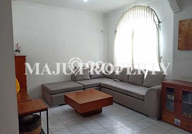 Jual Rumah Modern 3 KT di Kota Wisata, Jakarta Timur Jual Rumah Modern 3 KT di Kota Wisata, Jakarta Timur