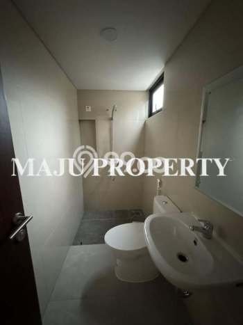 Dijual Rumah Mewah Megah Dengan View Cantik di Kota Wisata, Jakarta Timur Dijual Rumah Mewah Megah Dengan View Cantik di Kota Wisata, Jakarta Timur