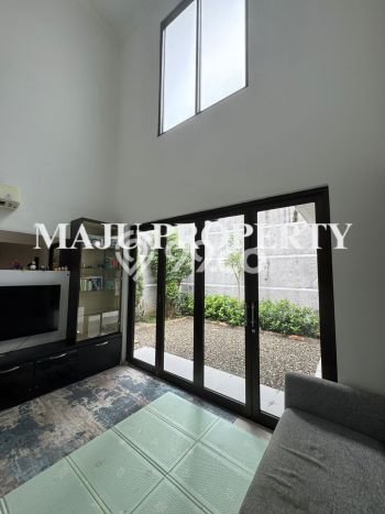 HUNIAN PILIHAN! Rumah di Kota Wisata, LT 240m² Bangunan 250m² HUNIAN PILIHAN! Rumah di Kota Wisata, LT 240m² Bangunan 250m²