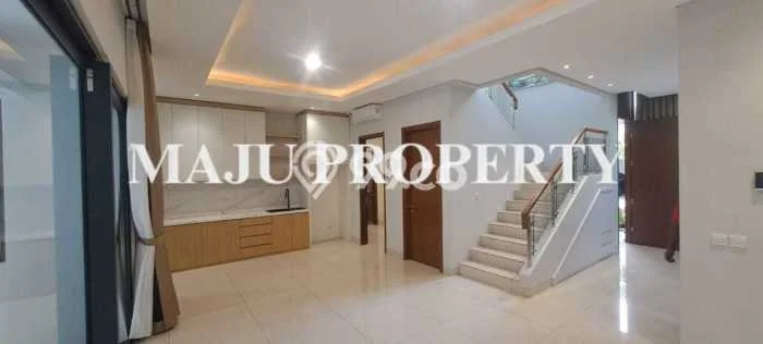 Rumah kawasan Kota Wisata, Ready, 4 KM, Akses Kota Wisata, Jakarta Timur, Jakarta Timur, Luas 200m² Bangunan 220m² Rumah kawasan Kota Wisata, Ready, 4 KM, Akses Kota Wisata, Jakarta Timur, Jakarta Timur, Luas 200m² Bangunan 220m²