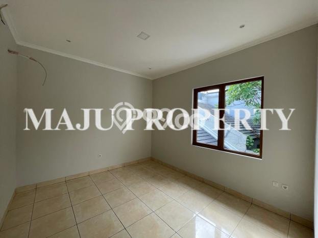 Rumah Minimalis 3 KT LT 200m2 di Legenda Wisata Rumah Minimalis 3 KT LT 200m2 di Legenda Wisata