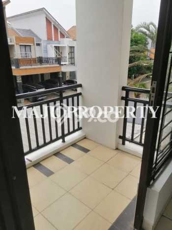 Rumah Modern 3 KT LT 210m2 di Legenda Wisata Rumah Modern 3 KT LT 210m2 di Legenda Wisata