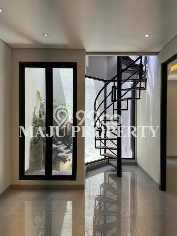 Jual Rumah Luas Elegan Dengan View Cantik di Kota Wisata, Bogor Jual Rumah Luas Elegan Dengan View Cantik di Kota Wisata, Bogor