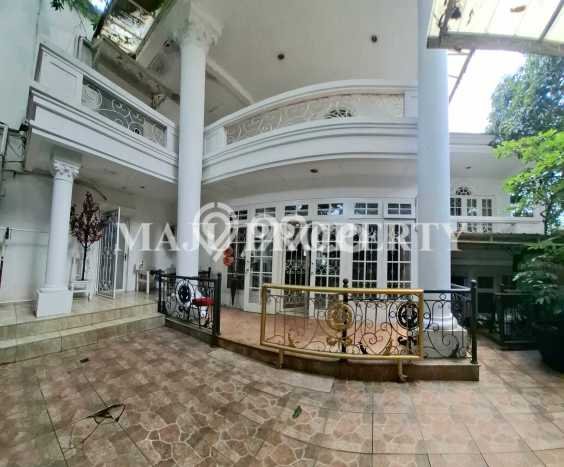 Ready to Use! Premium House LT 697m2 Desain Elegan di Legenda Wisata Ready to Use! Premium House LT 697m2 Desain Elegan di Legenda Wisata