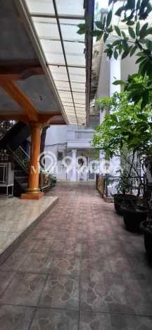 Ready to Use! Premium House LT 697m2 Desain Elegan di Legenda Wisata Ready to Use! Premium House LT 697m2 Desain Elegan di Legenda Wisata