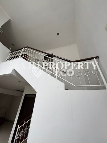 HUNIAN PILIHAN! Rumah di Kota Wisata, LT 240m² Bangunan 250m² HUNIAN PILIHAN! Rumah di Kota Wisata, LT 240m² Bangunan 250m²