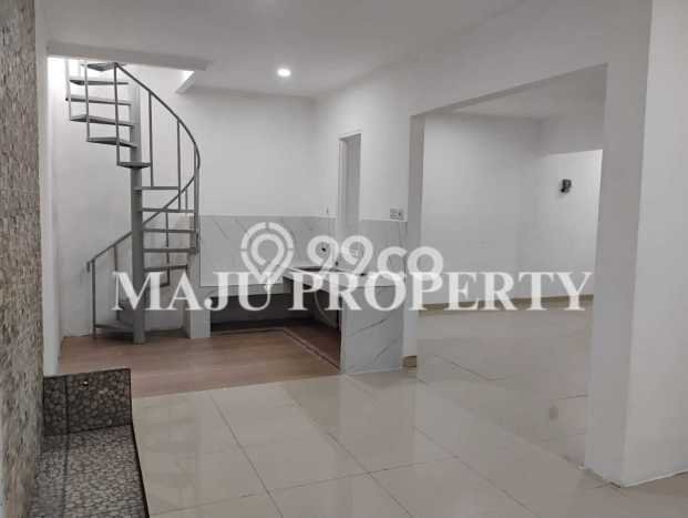 For Sale Hunian Rumah Terawat 4 Kamar di Kota Wisata, Jakarta Timur For Sale Hunian Rumah Terawat 4 Kamar di Kota Wisata, Jakarta Timur
