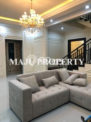 Hunian Elit LB 250m2 Siap Pakai Desain Elegan di Cibubur, Bekasi Hunian Elit LB 250m2 Siap Pakai Desain Elegan di Cibubur, Bekasi