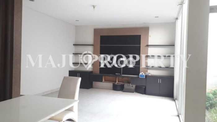 Rumah Elit Modern Siap Huni di Raffles Hills Jakarta Timur Rumah Elit Modern Siap Huni di Raffles Hills Jakarta Timur