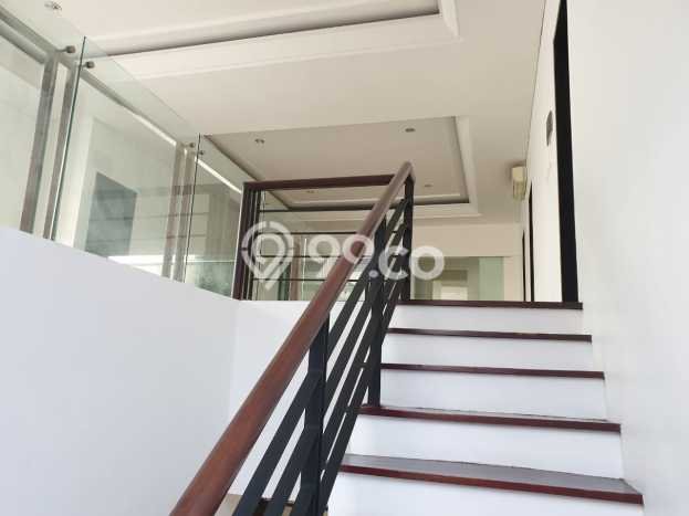 Disewakan! Rumah 4 Kamar Tidur &
3 Kamar Mandi di Raffles Hills, Jakarta Timur Disewakan! Rumah 4 Kamar Tidur &
3 Kamar Mandi di Raffles Hills, Jakarta Timur