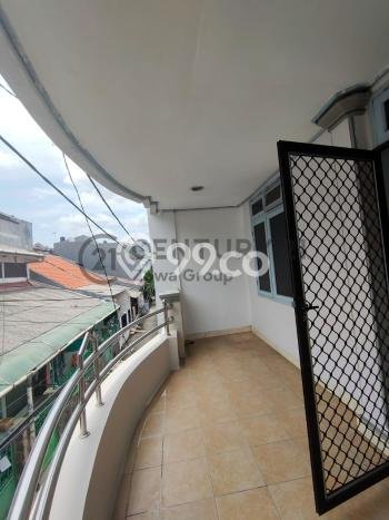 Rumah Luas Asri 3 KT Siap Pakai di Tanjung Duren Jakarta Barat Rumah Luas Asri 3 KT Siap Pakai di Tanjung Duren Jakarta Barat